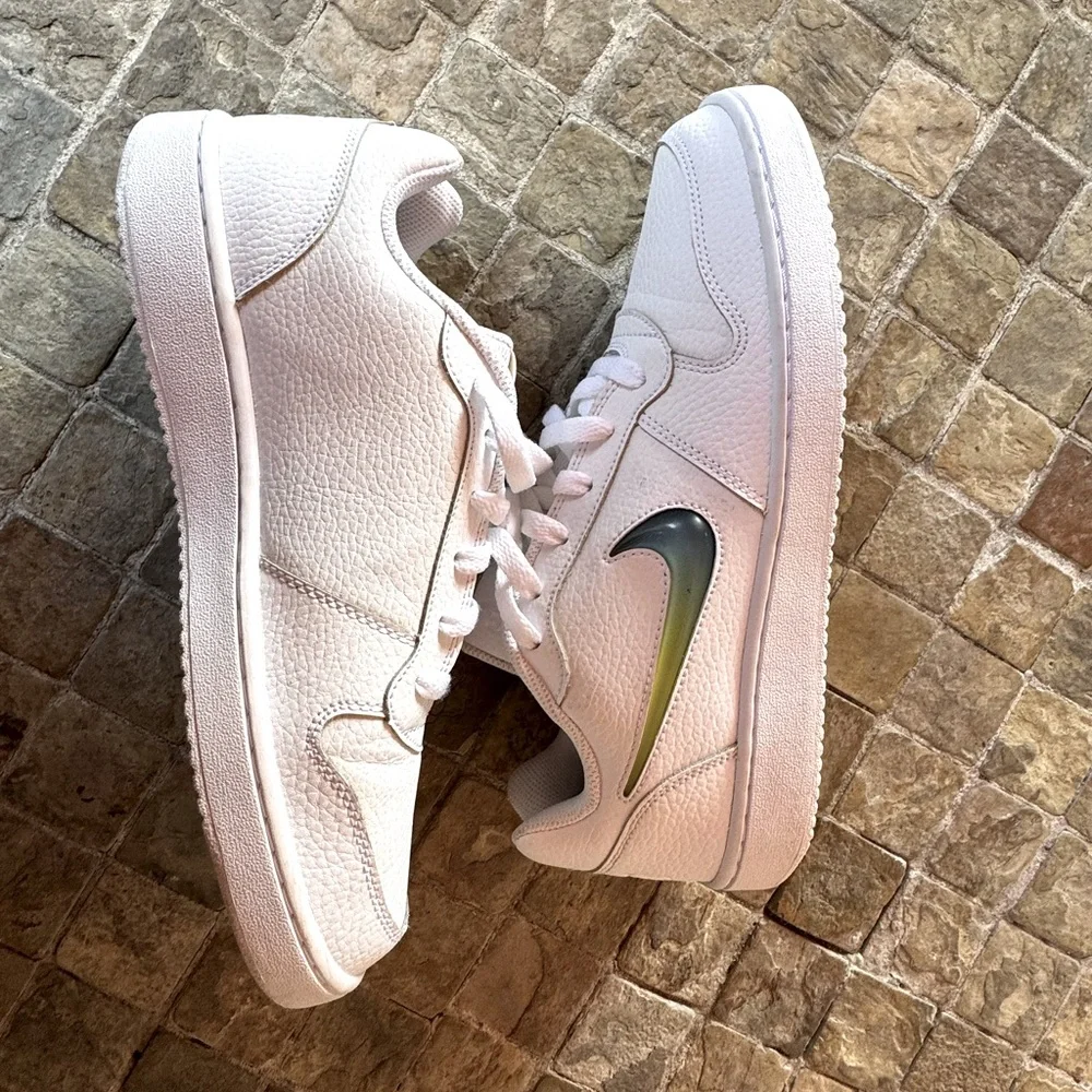 Nike White Sneakers with blue green  Swoosh - Picture 2 of 11